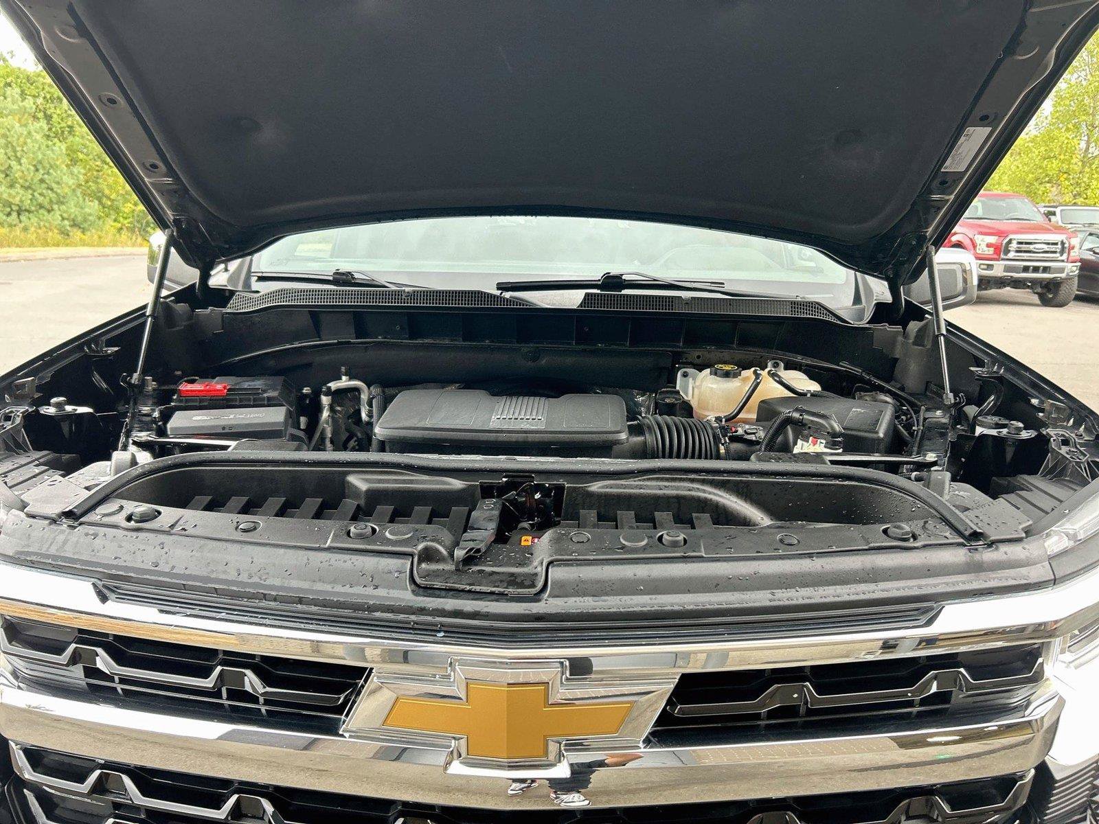 Used 2024 Chevrolet Silverado 1500 LT AWD/4WD image 10