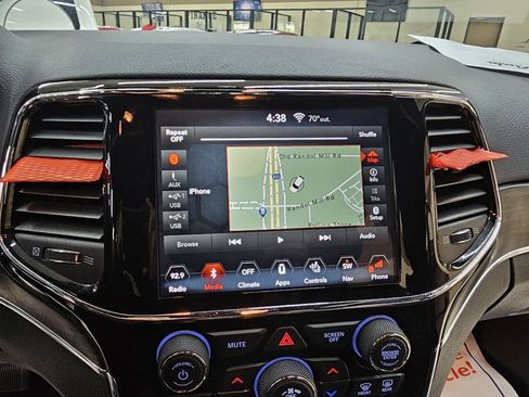 Used 2019 Jeep Grand Cherokee Limited image 30