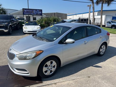 Used 2014 Kia Forte LX image 2