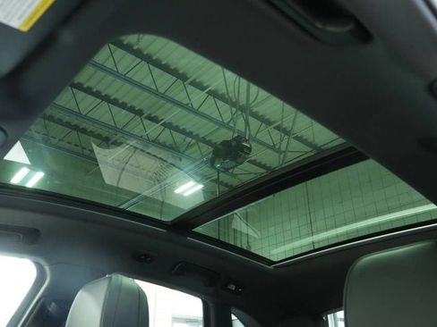 New 2026 Porsche Macan image 37