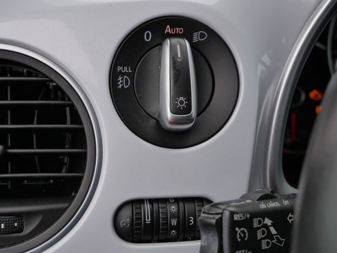 Used 2018 Volkswagen Beetle 2.0T SE image 22