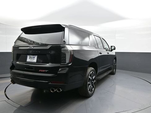 Used 2026 Chevrolet Suburban RST w/ Comfort Package AWD/4WD image 6