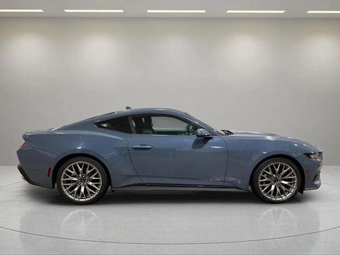 Used 2025 Ford Mustang Premium image 2