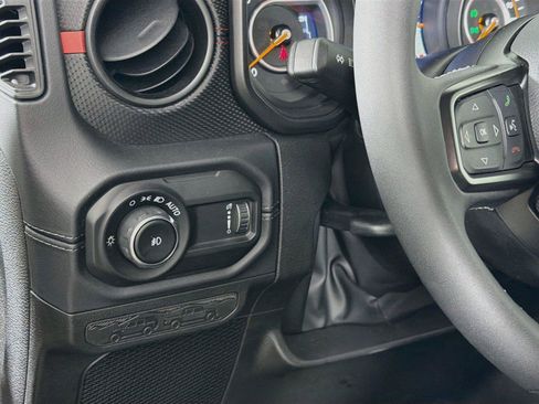 Used 2026 Jeep Wrangler Unlimited Rubicon AWD/4WD image 17