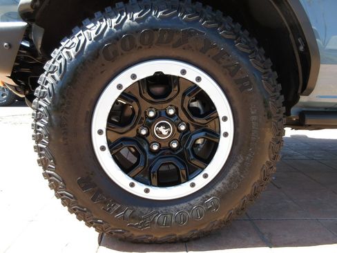 Used 2023 Ford Bronco Badlands w/ Sasquatch Package AWD/4WD image 8