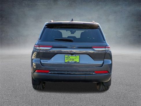 New 2025 Jeep Grand Cherokee Altitude image 5