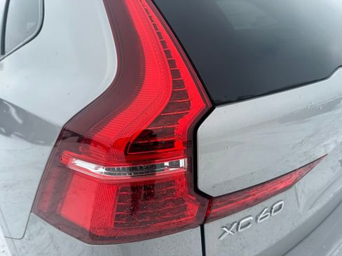 Used 2025 Volvo XC60 B5 Plus image 10