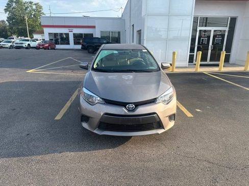 Used 2016 Toyota Corolla LE FWD image 2