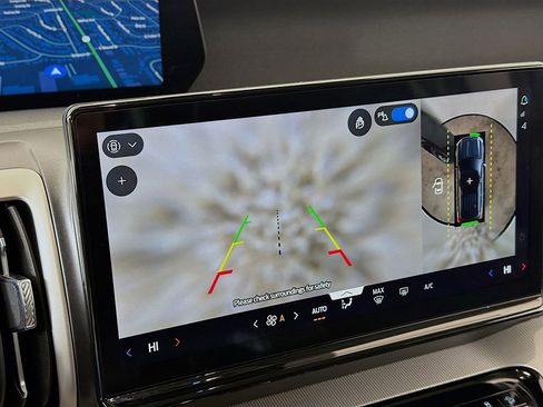 Used 2025 Ford Expedition Active image 32