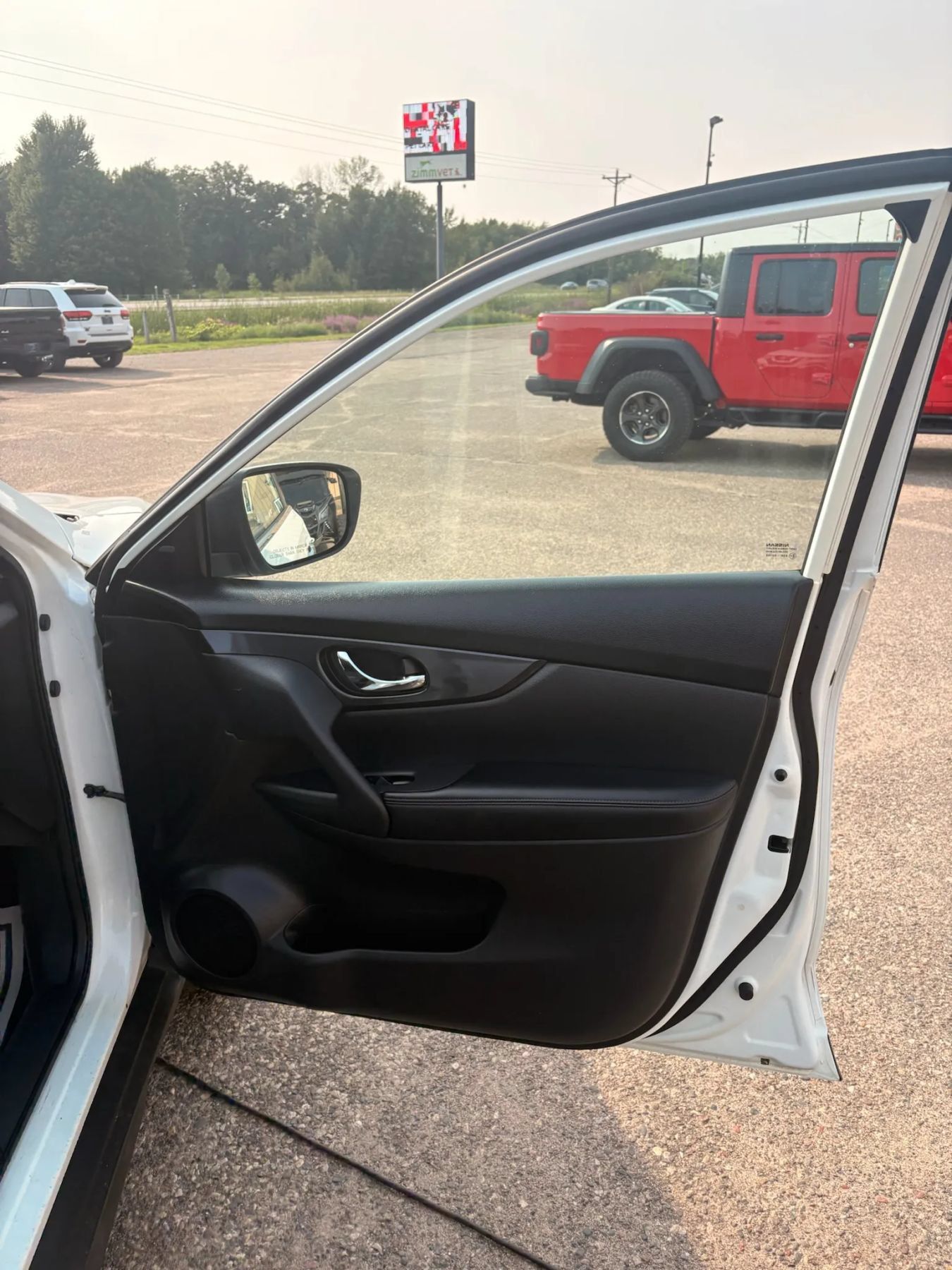Used 2017 Nissan Rogue SV FWD image 30