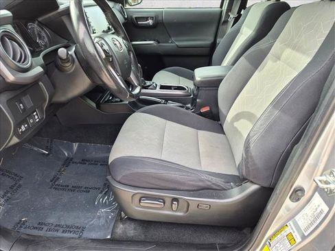 Used 2022 Toyota Tacoma TRD Sport w/ Technology Package RWD image 14