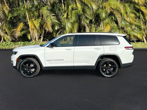 Used 2025 Jeep Grand Cherokee L Limited w/ Black Appearance Package image 8