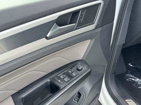 Used 2021 Volkswagen Atlas Cross Sport SE w/ Panoramic Sunroof Package FWD image 12