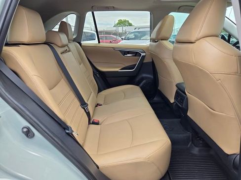 Used 2020 Toyota RAV4 XLE Premium FWD image 20