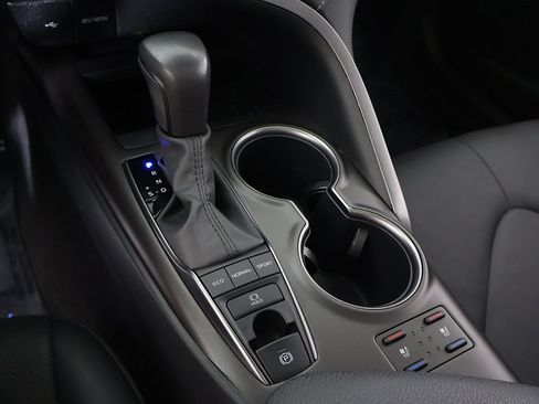 Used 2024 Toyota Camry XSE w/ Navigation Package image 57