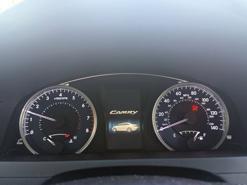 Used 2015 Toyota Camry XLE image 23