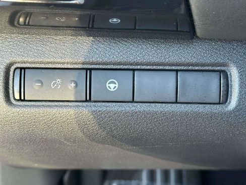 Used 2023 Nissan Pathfinder SV image 17