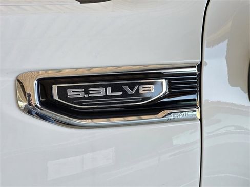 Used 2025 GMC Sierra 1500 SLT image 2