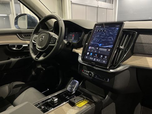 Used 2025 Volvo XC90 B6 Plus image 35