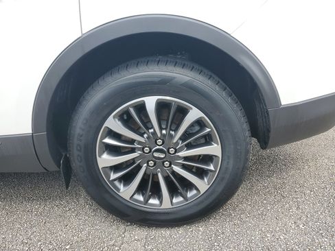 Used 2023 Lincoln Nautilus Standard w/ Premium Package image 7