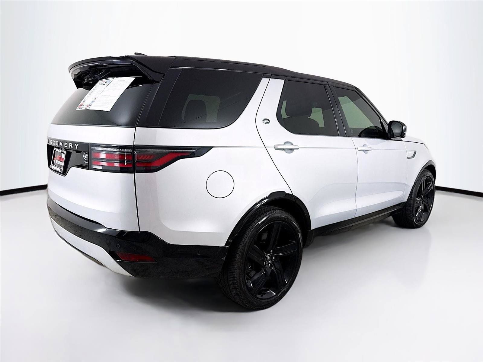 Used 2023 Land Rover Discovery Metropolitan Edition AWD/4WD image 43