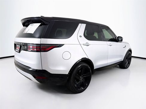 Used 2023 Land Rover Discovery Metropolitan Edition AWD/4WD image 43
