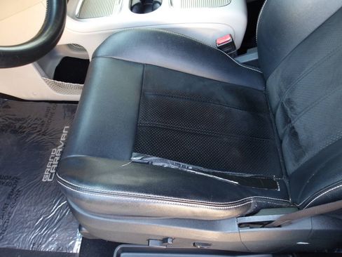 Used 2017 Dodge Grand Caravan SXT FWD image 19