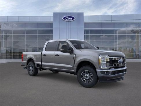 New 2025 Ford F250 XLT w/ FX4 Off-Road Package image 7