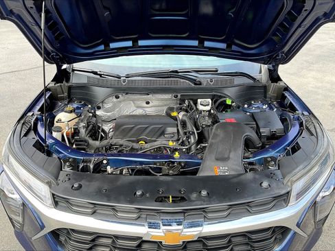 Used 2024 Chevrolet Trax LS w/ LS Convenience Package FWD image 29