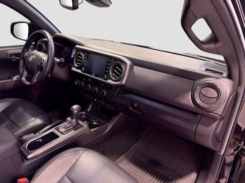 Used 2022 Toyota Tacoma TRD Off-Road w/ TRD Premium Off Road Package image 26