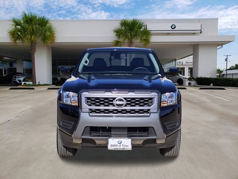 Used 2025 Nissan Frontier SV image 2