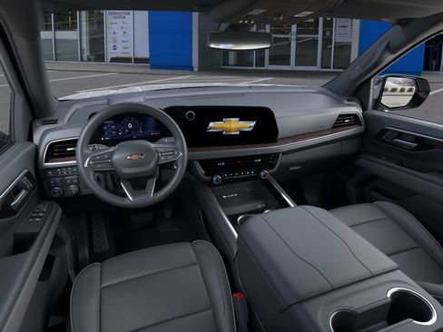 New 2025 Chevrolet Suburban Premier w/ Sun And Tow Package AWD/4WD image 39