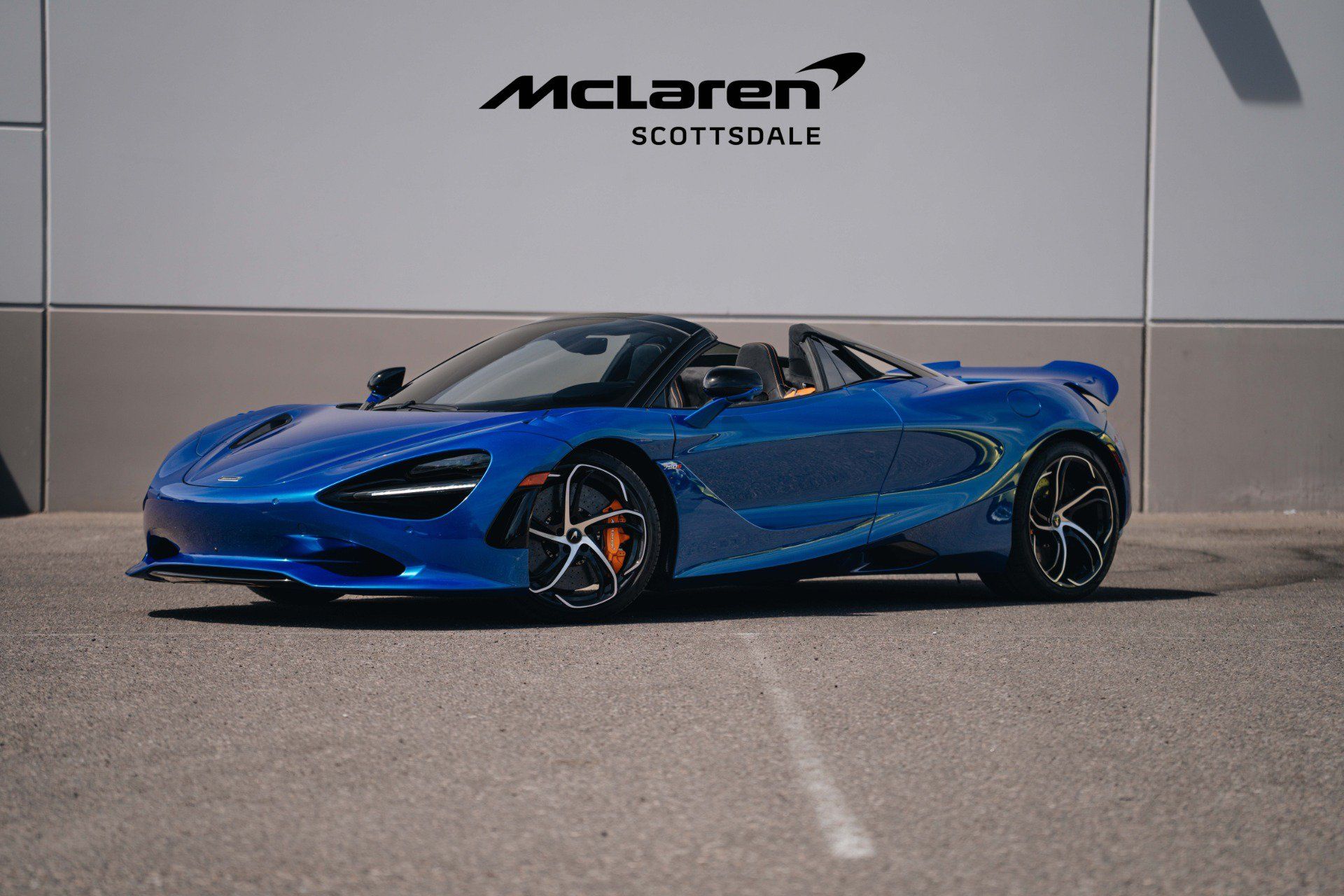 Used 2024 McLaren 750S Spider RWD image 2