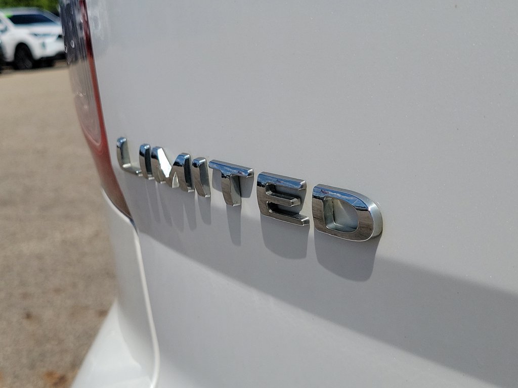 Used 2014 Ford Explorer Limited w/ Equipment Group 302A AWD/4WD image 35