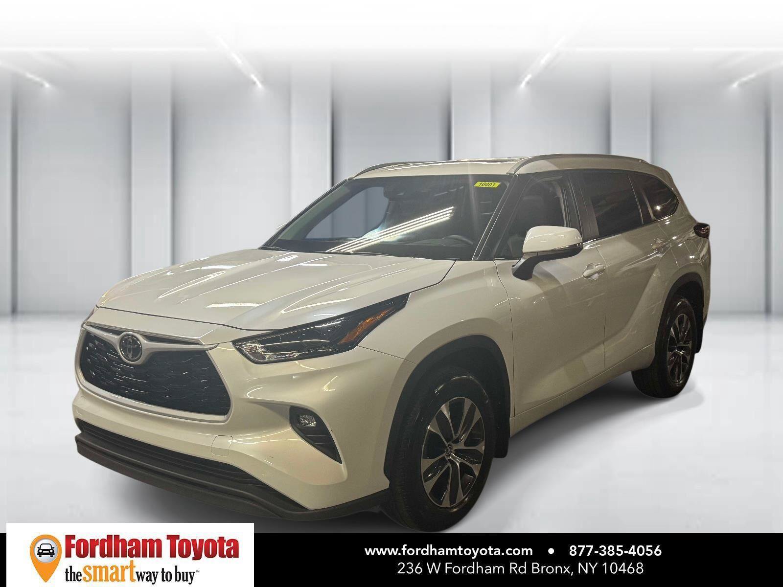 Used 2023 Toyota Highlander XLE AWD/4WD image 3