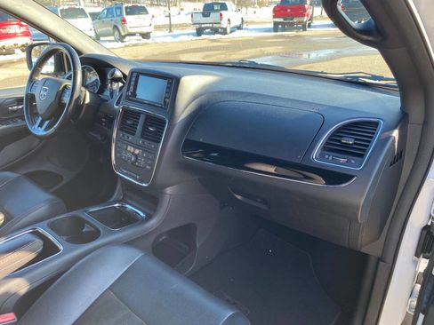 Used 2019 Dodge Grand Caravan SXT image 45