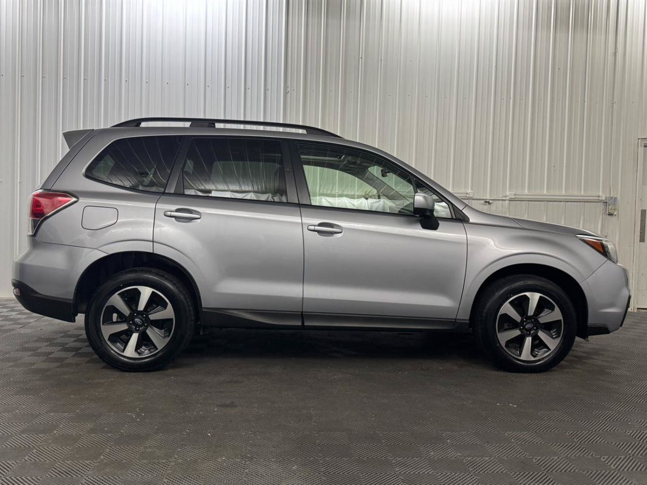 Used 2017 Subaru Forester 2.5i Premium w/ All-Weather Package AWD/4WD image 5