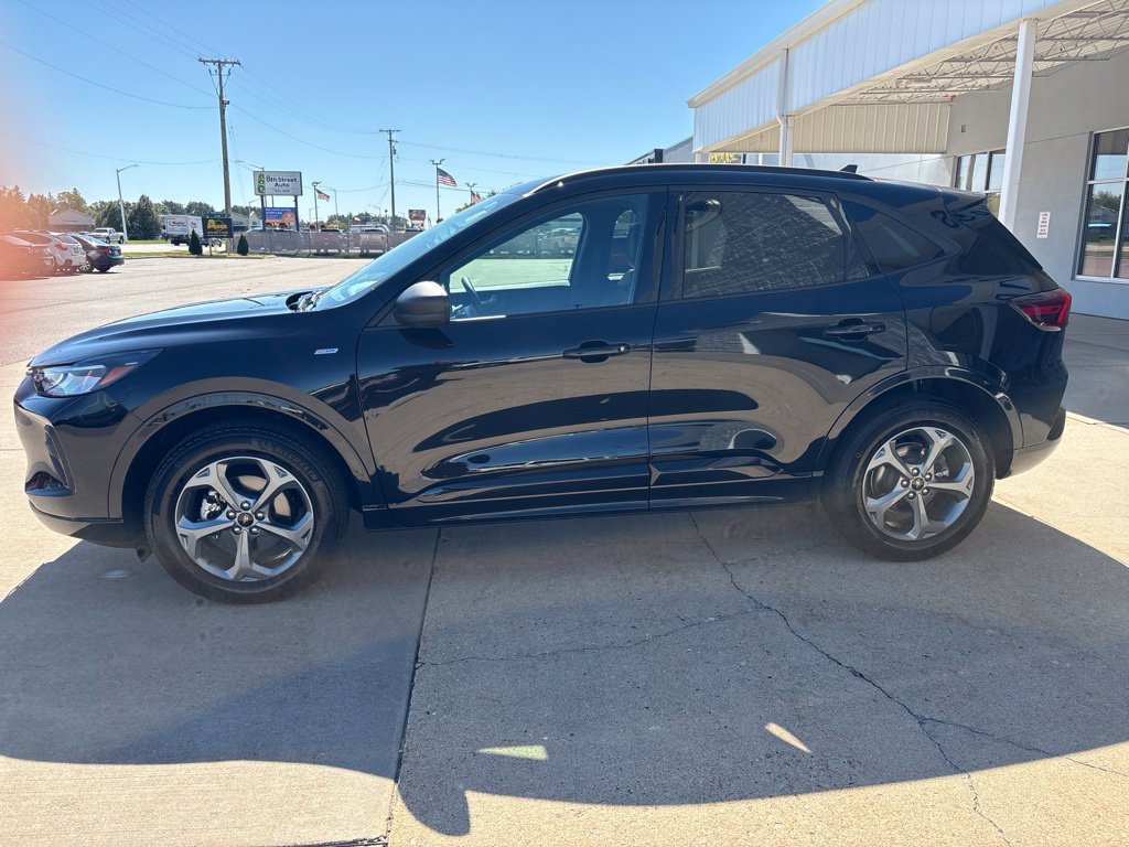 Used 2024 Ford Escape ST-Line w/ Tech Pack #1 AWD/4WD image 4