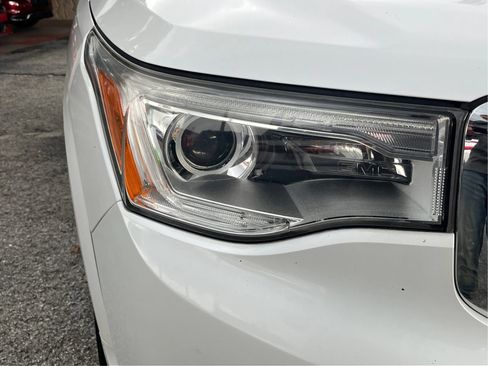 Used 2018 GMC Acadia Denali w/ Technology Package FWD image 9
