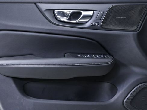 Certified 2024 Volvo V60 B5 Cross Country Ultimate image 8