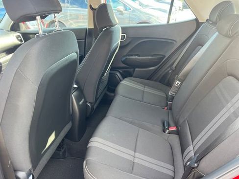 Used 2023 Hyundai Venue SEL image 24