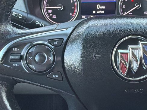 Used 2021 Buick Enclave Essence image 22