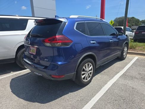 Used 2018 Nissan Rogue SV w/ Premium Package FWD image 4