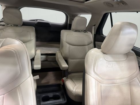 Used 2020 Ford Explorer Platinum w/ Premium Technology Package AWD/4WD image 15