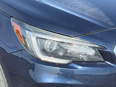Used 2018 Subaru Outback 2.5i Limited AWD/4WD image 12