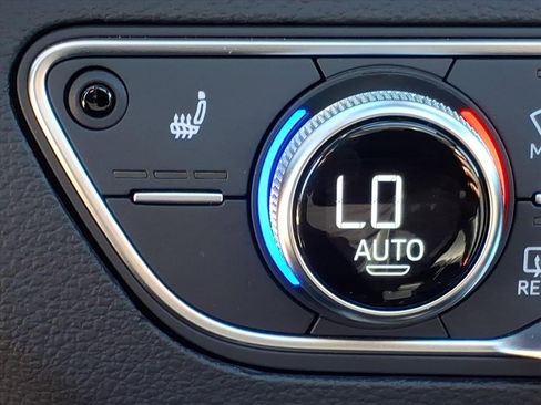 Used 2024 Audi SQ5 Premium Plus w/ Premium Plus Package image 21