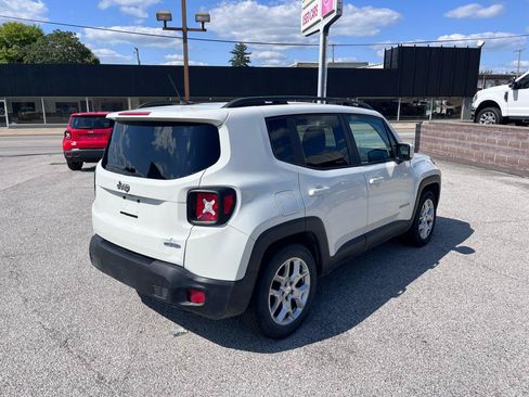 Used 2015 Jeep Renegade Latitude FWD image 3