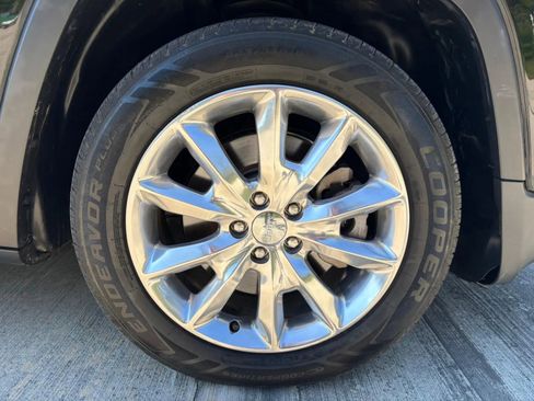 Used 2017 Jeep Cherokee Limited image 6