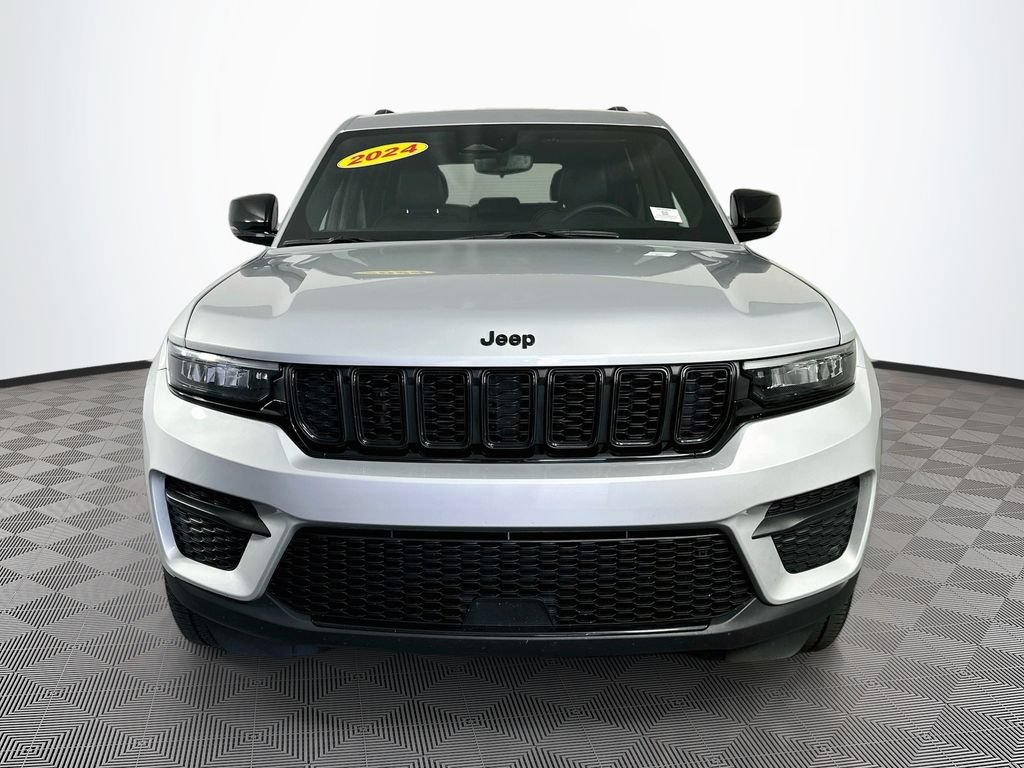 Certified 2024 Jeep Grand Cherokee Altitude AWD/4WD image 4
