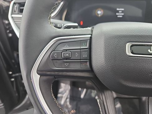 Used 2023 Jeep Grand Cherokee L Laredo AWD/4WD image 19